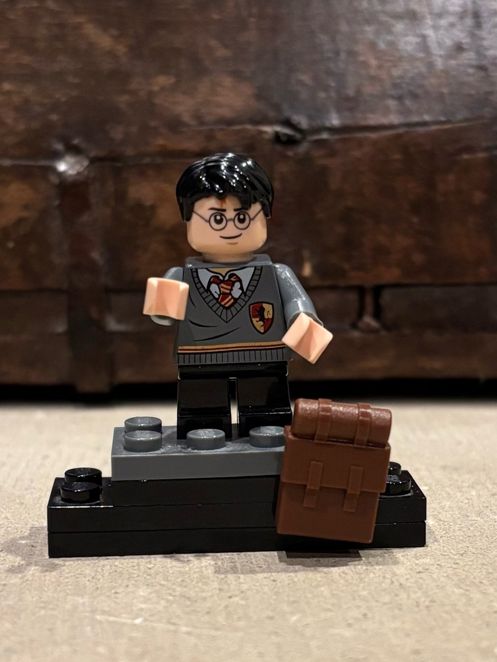 Lego Harry Potter minifigure Gryffindor Stripe and Shield Sweater